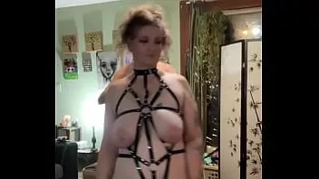 Play Mistress pinky plays with a newbie, can he make his mistress happy?
