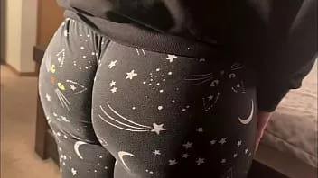 Afspelen Enorme buit wedgie slapping en klappende milf