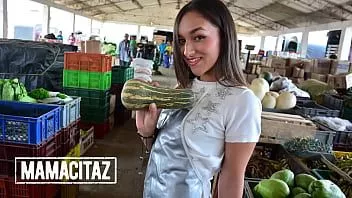 play Carnedelmercado - (लोरेना कास्त्रो, मिस्टर मार्को) - एक अद्भुत गधे के साथ खूबसूरत लैटिना किशोर एक बड़े डिक हंक द्वारा गड़बड़ हो जाता है
