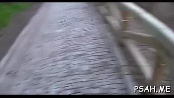 चलाएँ Slutty महिला बारा पीतल बार बार cums