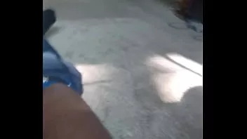 চালান সুপারডেরিয়াসগাই তার তরুণ মোরগের সাথে খেলছে (ডিকপ্লে1)