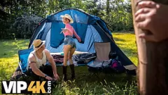 Jouer Le sale pick-up d'une adolescente tchèque mène à une balade porno sauvage en plein air avec la fille aux petits seins Isabella Della