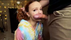 play Kleine roodharige neemt ruwe zelfgemaakte pijpbeurt tot tranen toe