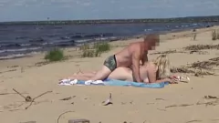 Reproduzir Loira MILF com Bunda Grande e Redonda Fica Safada ao ar livre