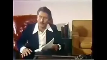 Abspielen Alter Mann Vintage-Pornoszenen mit Mädchen