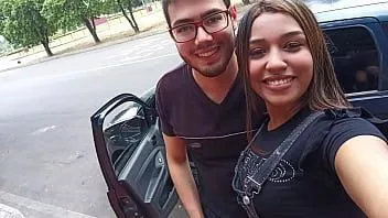 play Une fille du Canada est partie en voyage au Mexique après une semaine passée au Mexique, elle ne supporte pas le pénis mexicain si petit et elle est allée aux États-Unis car là-bas, ils ont une très grosse et riche bite.