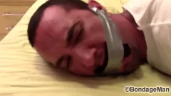 play Chaussette et ruban adhésif vainqueur - esclavage explicite et capture BDSM