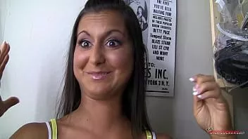 Reproducir ¡Una nena amateur cassidy morgan quiere que le pintes la cara!