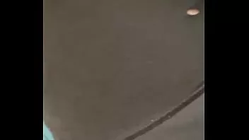 play Pothead büyükanne ot için dil yüzüğü gumjob verir